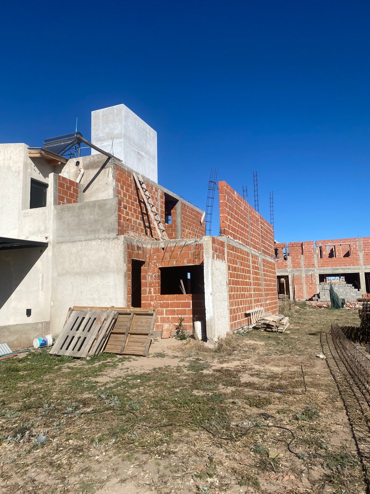DUPLEX CUESTAS DE MANANTIALES 2D 2B - ATENCION DESARROLLISTAS