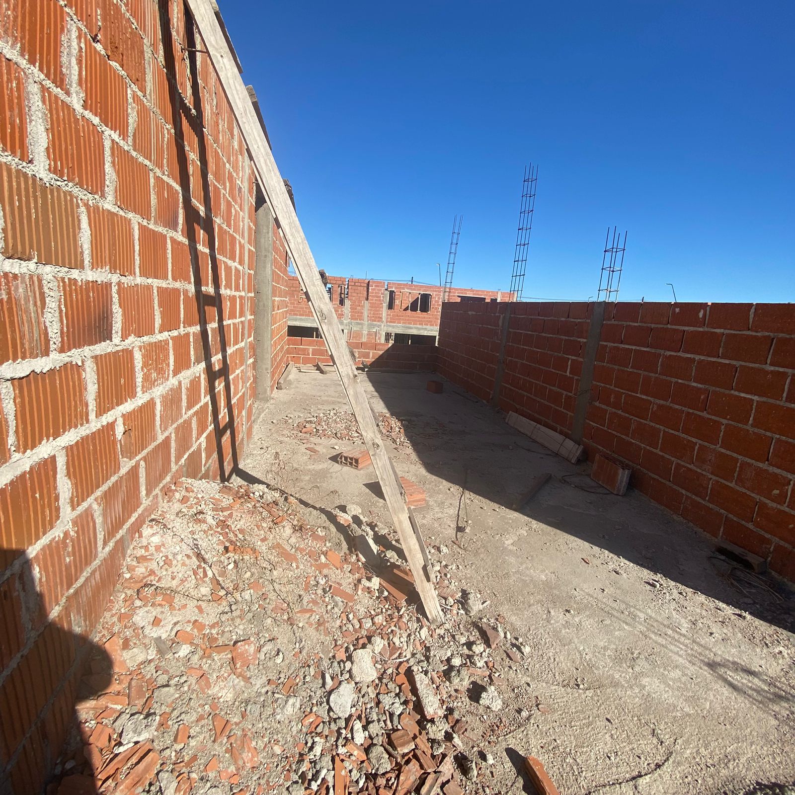 DUPLEX CUESTAS DE MANANTIALES 2D 2B - ATENCION DESARROLLISTAS