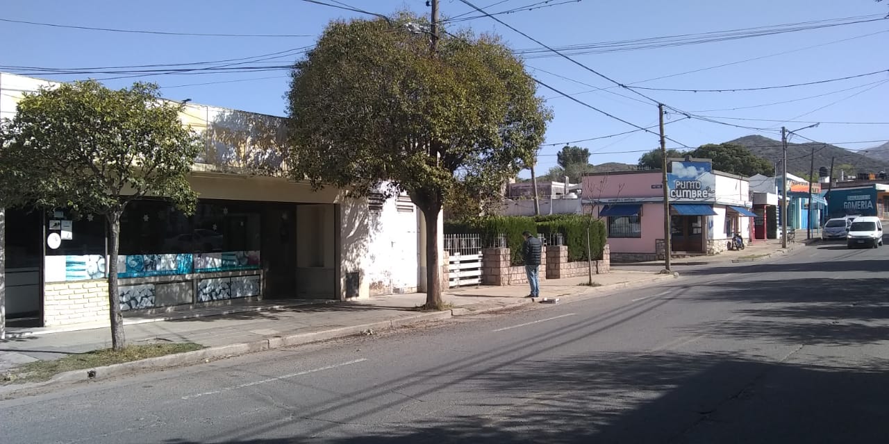 Casa   Local Comercial en Venta, La Cumbre - B° Marqués de Sobremonte - 2 Dormitorios