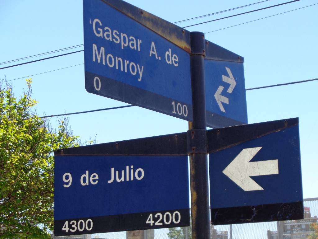 Barrio Uritorco - Casa de 2 Dormitorios, Amplia y Luminosa con Cochera Cubierta, Cocina Comedor y Patio Amplio con Asador y Césped