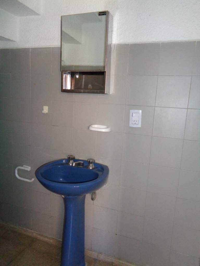 Barrio Uritorco - Casa de 2 Dormitorios, Amplia y Luminosa con Cochera Cubierta, Cocina Comedor y Patio Amplio con Asador y Césped