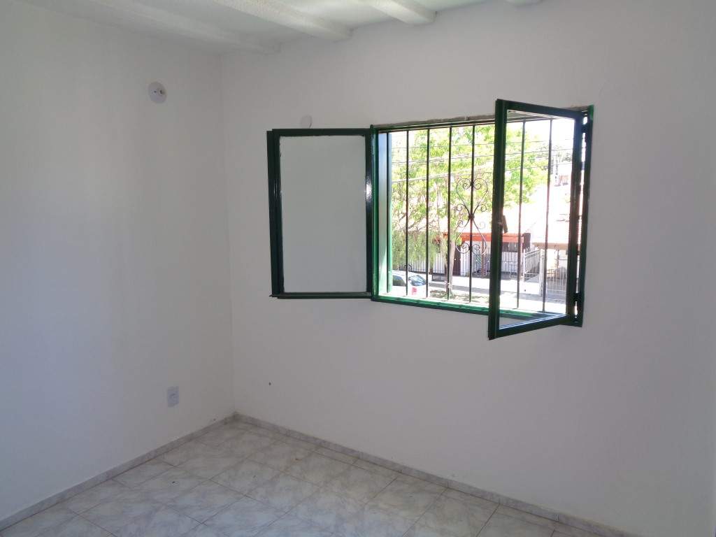 Barrio Uritorco - Casa de 2 Dormitorios, Amplia y Luminosa con Cochera Cubierta, Cocina Comedor y Patio Amplio con Asador y Césped