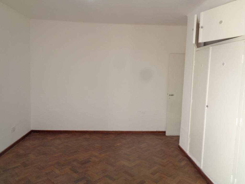 Barrio Villa Cabrera - Casa de 2 Dormitorios, Amplia y Luminosa con Cocina Comedor y Patio con Asador. Escritura y Posesión Inmediata