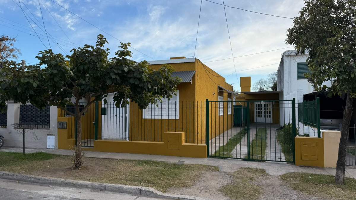 CASA EN VENTA EN ARGUELLO  DE 4 DORMITORIOS CON DOS UNIDADES