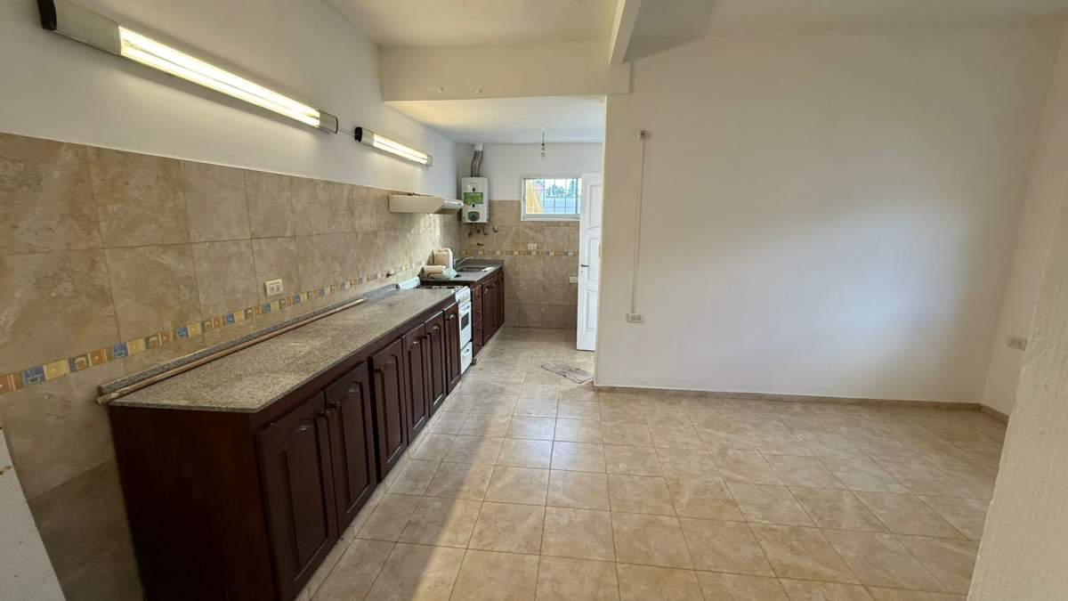 CASA EN VENTA EN ARGUELLO  DE 4 DORMITORIOS CON DOS UNIDADES