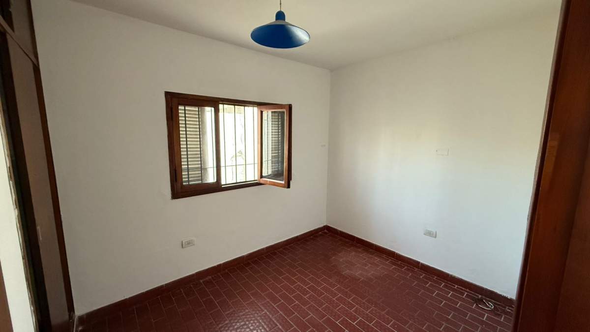 CASA EN VENTA EN ARGUELLO  DE 4 DORMITORIOS CON DOS UNIDADES