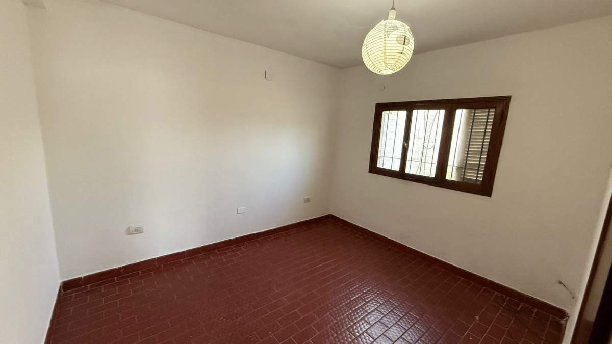 CASA EN VENTA EN ARGUELLO  DE 4 DORMITORIOS CON DOS UNIDADES