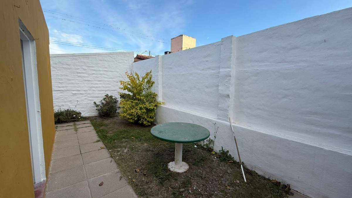 CASA EN VENTA EN ARGUELLO  DE 4 DORMITORIOS CON DOS UNIDADES
