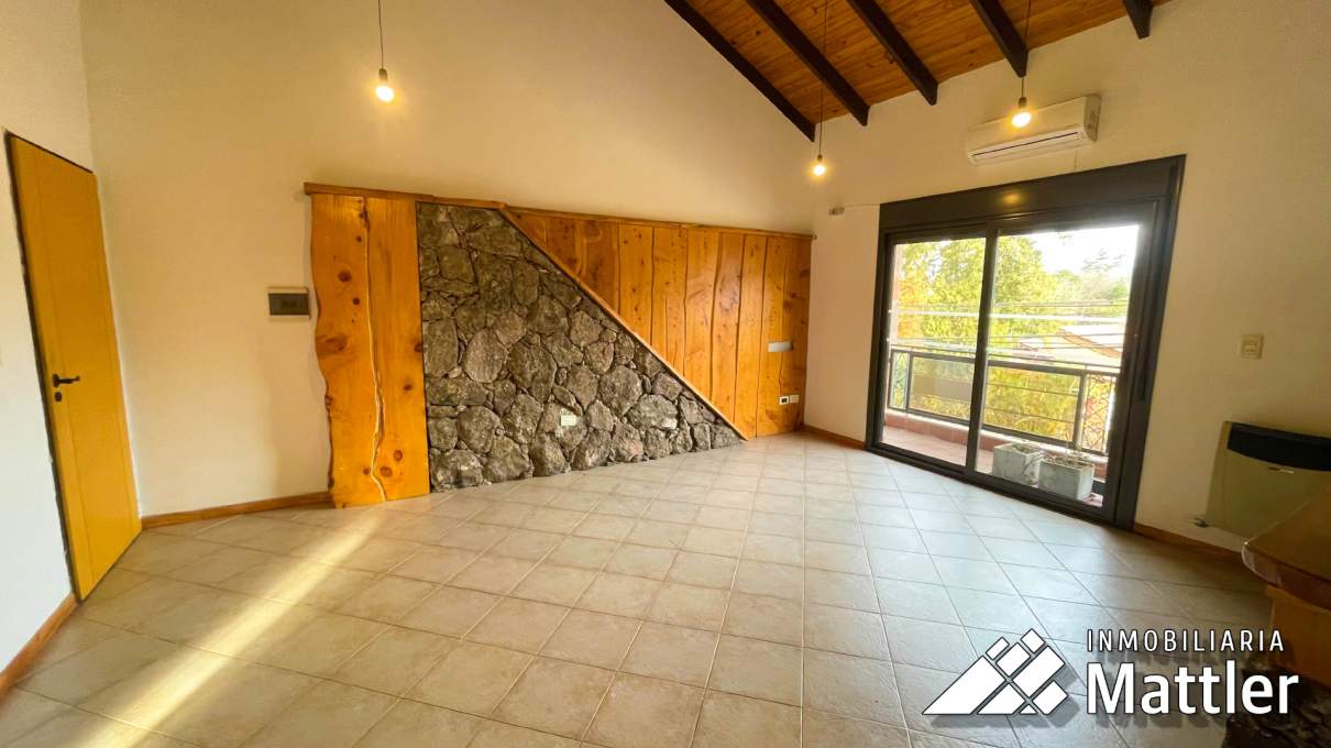 ALQUILER PH 2 AMBIENTES AL FRENTE CON BALCON, PATIO Y COCHERA  CENTRO VILLA GENERAL BELGRANO