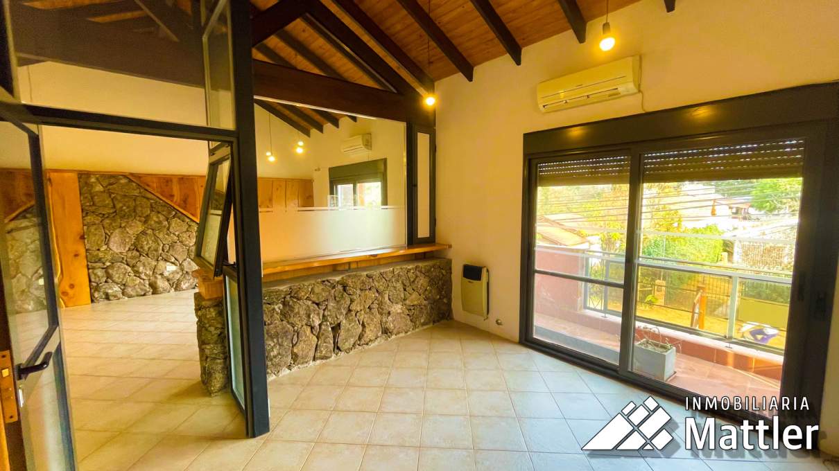 ALQUILER PH 2 AMBIENTES AL FRENTE CON BALCON, PATIO Y COCHERA  CENTRO VILLA GENERAL BELGRANO