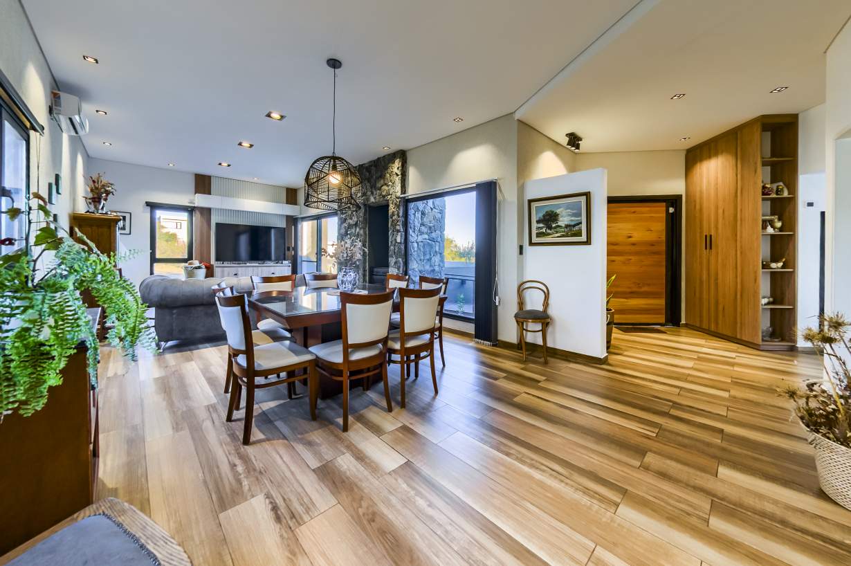 Alquilo casa en el Terrón 4 dor.