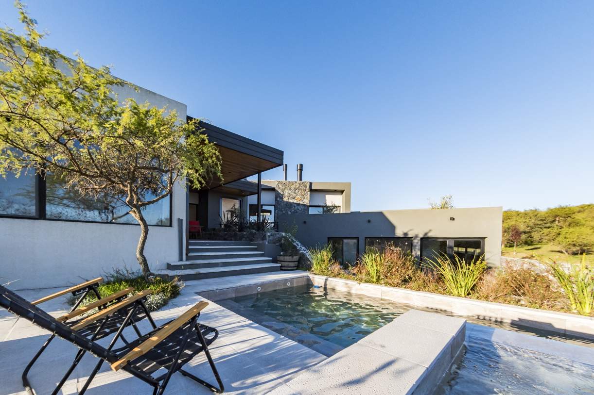 Alquilo casa en el Terrón 4 dor.