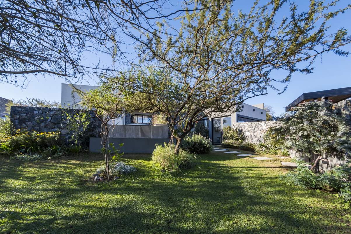 Alquilo casa en el Terrón 4 dor.