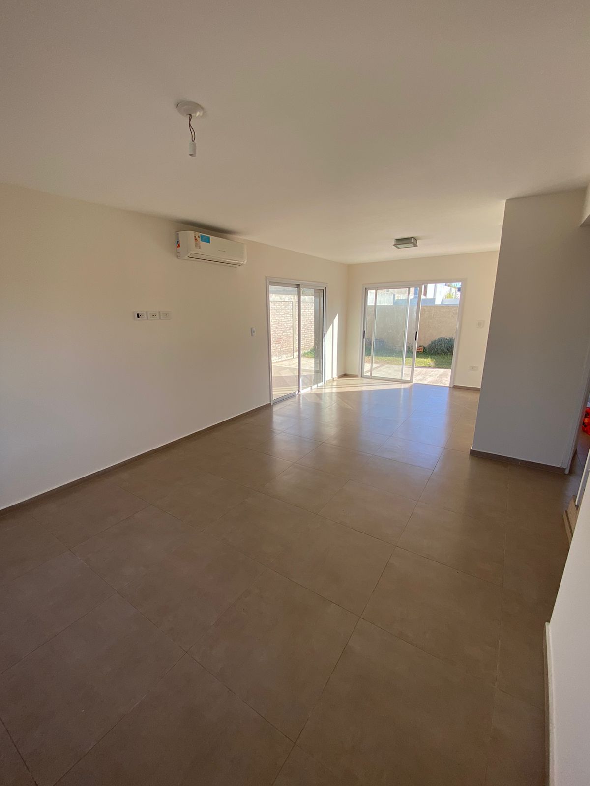 EXCELENTE DUPLEX EN ALQUILER EN ALTOS DE MANANTIALES