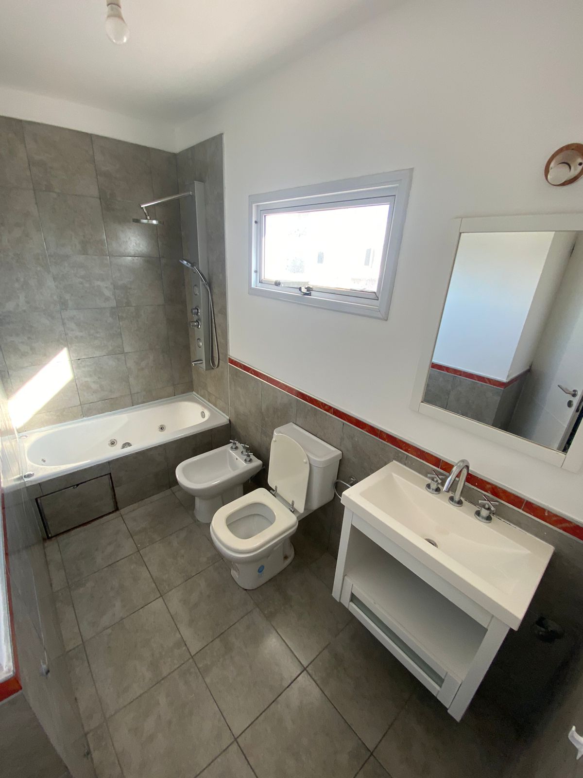 EXCELENTE DUPLEX EN ALQUILER EN ALTOS DE MANANTIALES