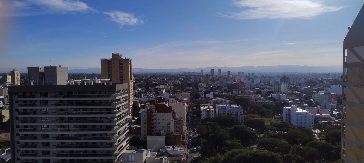 Departamento en Alquiler en piso alto de 4 Dormitorios con cochera, seguridad y excelente vista