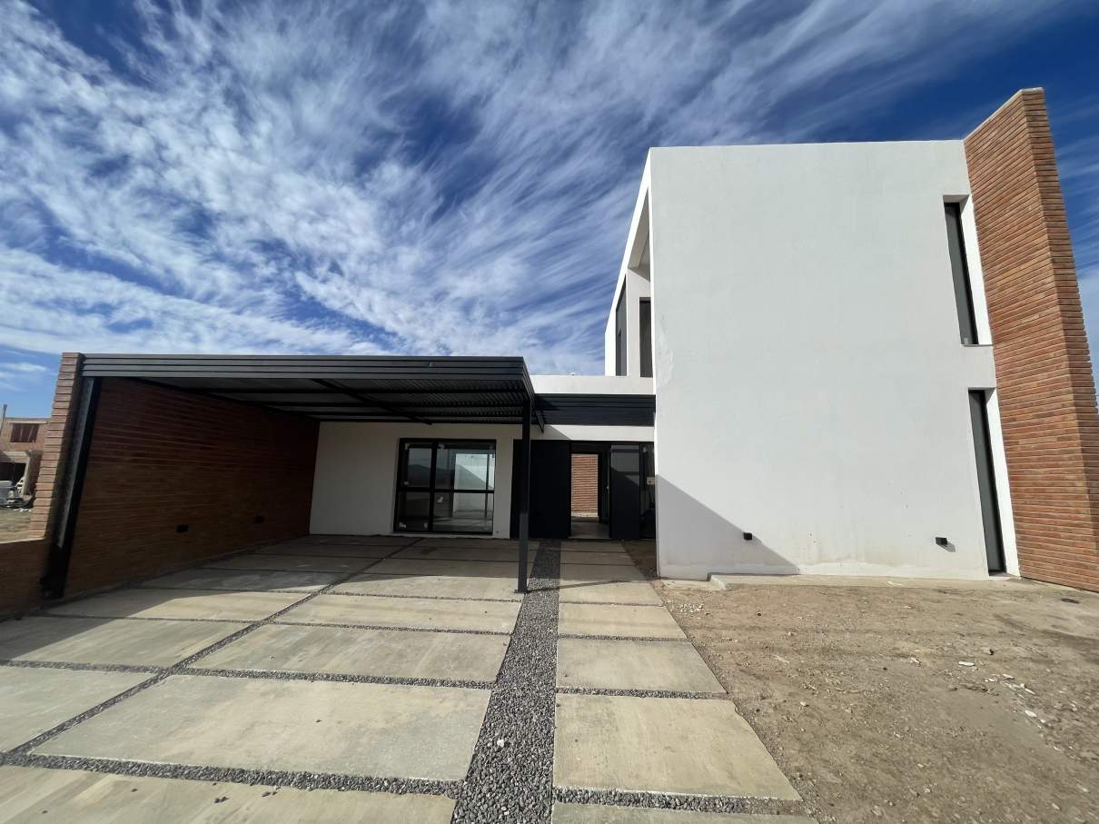 Casa a Estrenar en Venta  3 Dormitorios  Quebrada de Manantiales, Zona Sur