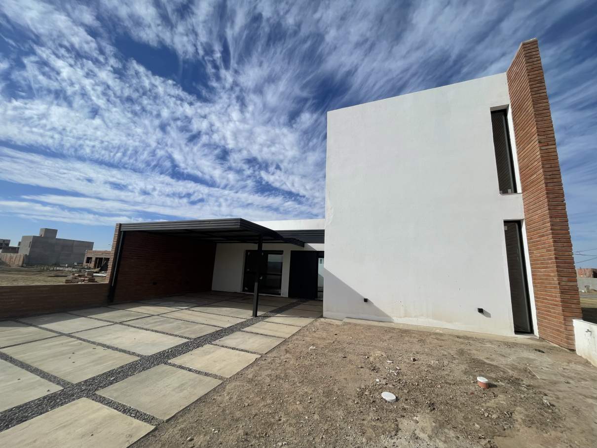 Casa a Estrenar en Venta  3 Dormitorios  Quebrada de Manantiales, Zona Sur