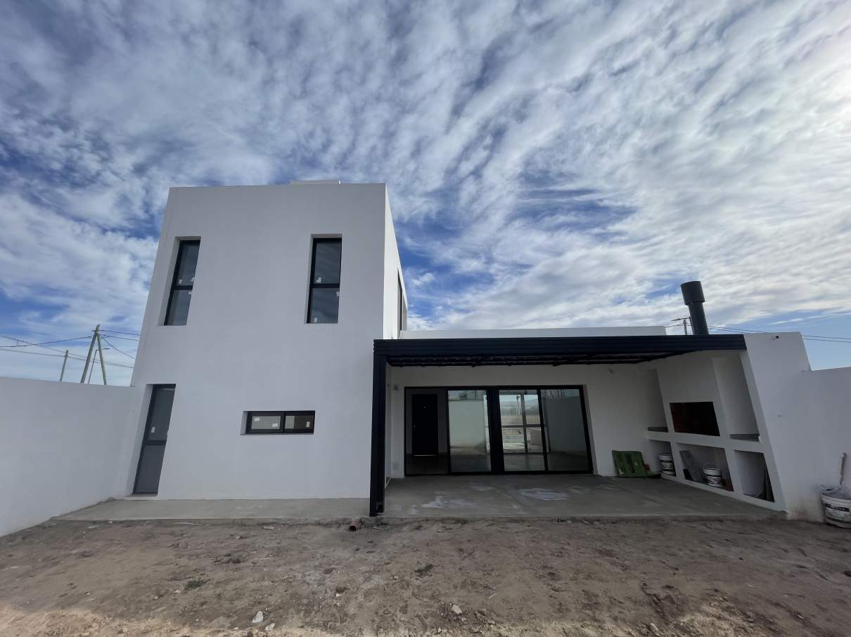 Casa a Estrenar en Venta  3 Dormitorios  Quebrada de Manantiales, Zona Sur