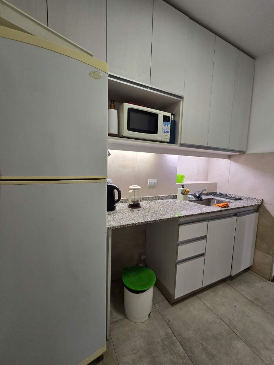 VENTA CASA EN BARRIO JARDIN DE 4 DORMITORIOS C GRAN PATIO EN EXCELENTE ESTADO !!! NO TE LA PIERDAS!!
