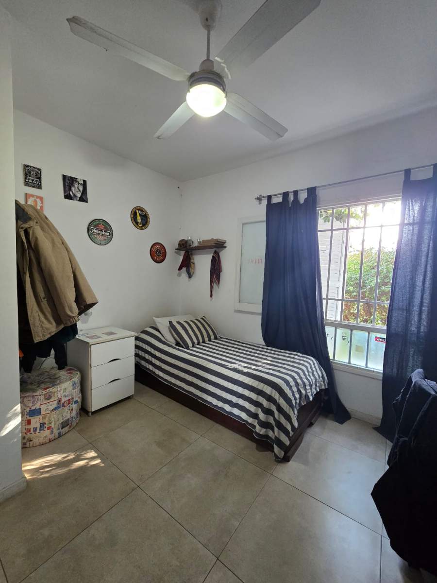 VENTA CASA EN BARRIO JARDIN DE 4 DORMITORIOS C GRAN PATIO EN EXCELENTE ESTADO !!! NO TE LA PIERDAS!!