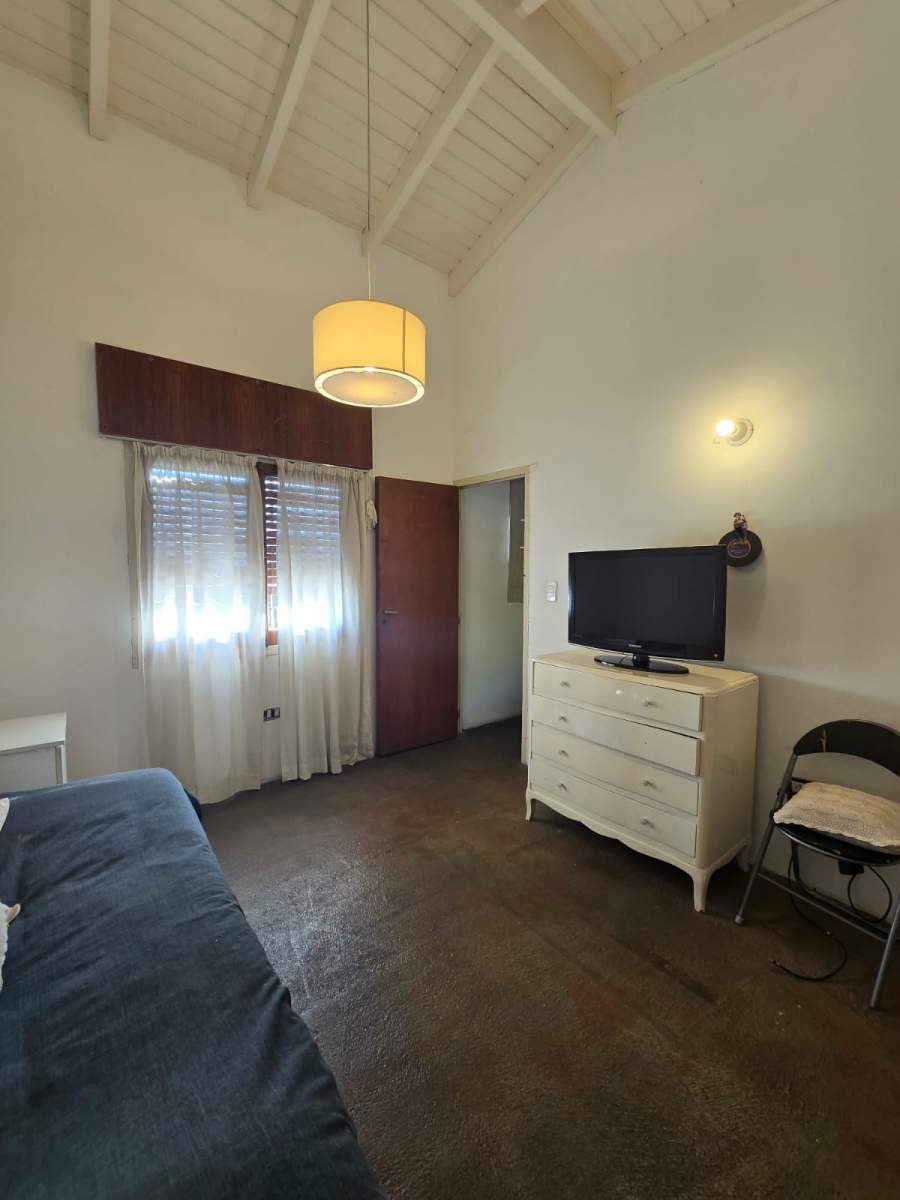 VENTA CASA EN BARRIO JARDIN DE 4 DORMITORIOS C GRAN PATIO EN EXCELENTE ESTADO !!! NO TE LA PIERDAS!!