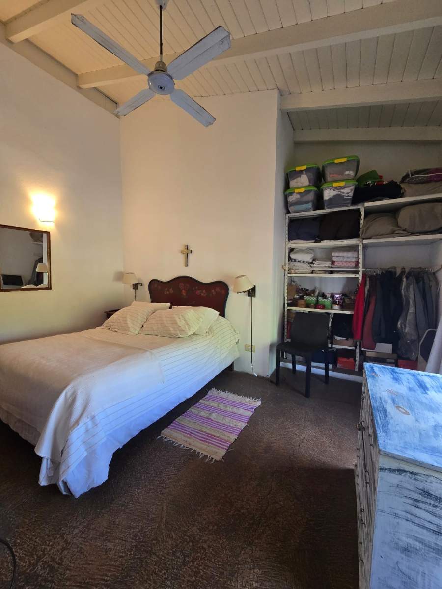 VENTA CASA EN BARRIO JARDIN DE 4 DORMITORIOS C GRAN PATIO EN EXCELENTE ESTADO !!! NO TE LA PIERDAS!!