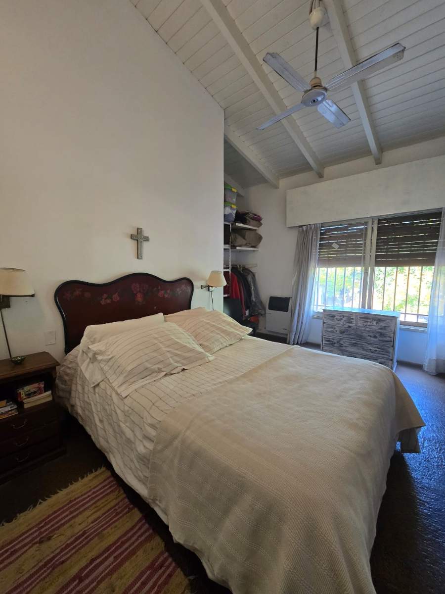 VENTA CASA EN BARRIO JARDIN DE 4 DORMITORIOS C GRAN PATIO EN EXCELENTE ESTADO !!! NO TE LA PIERDAS!!