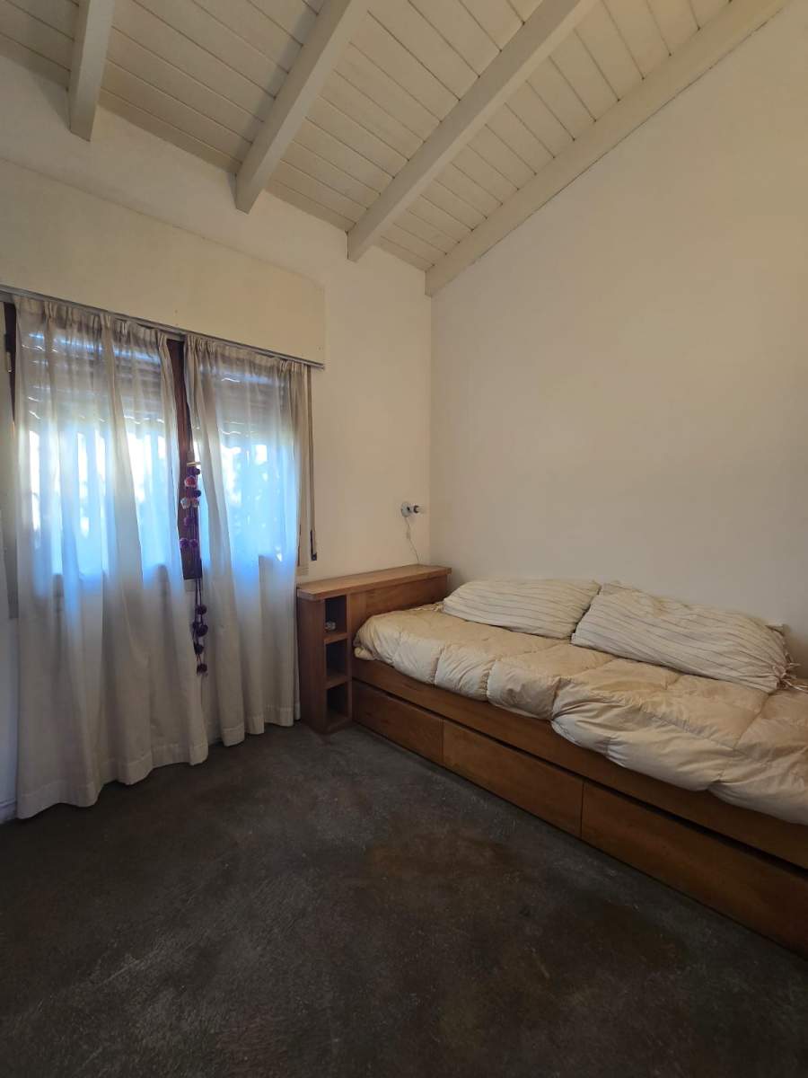 VENTA CASA EN BARRIO JARDIN DE 4 DORMITORIOS C GRAN PATIO EN EXCELENTE ESTADO !!! NO TE LA PIERDAS!!