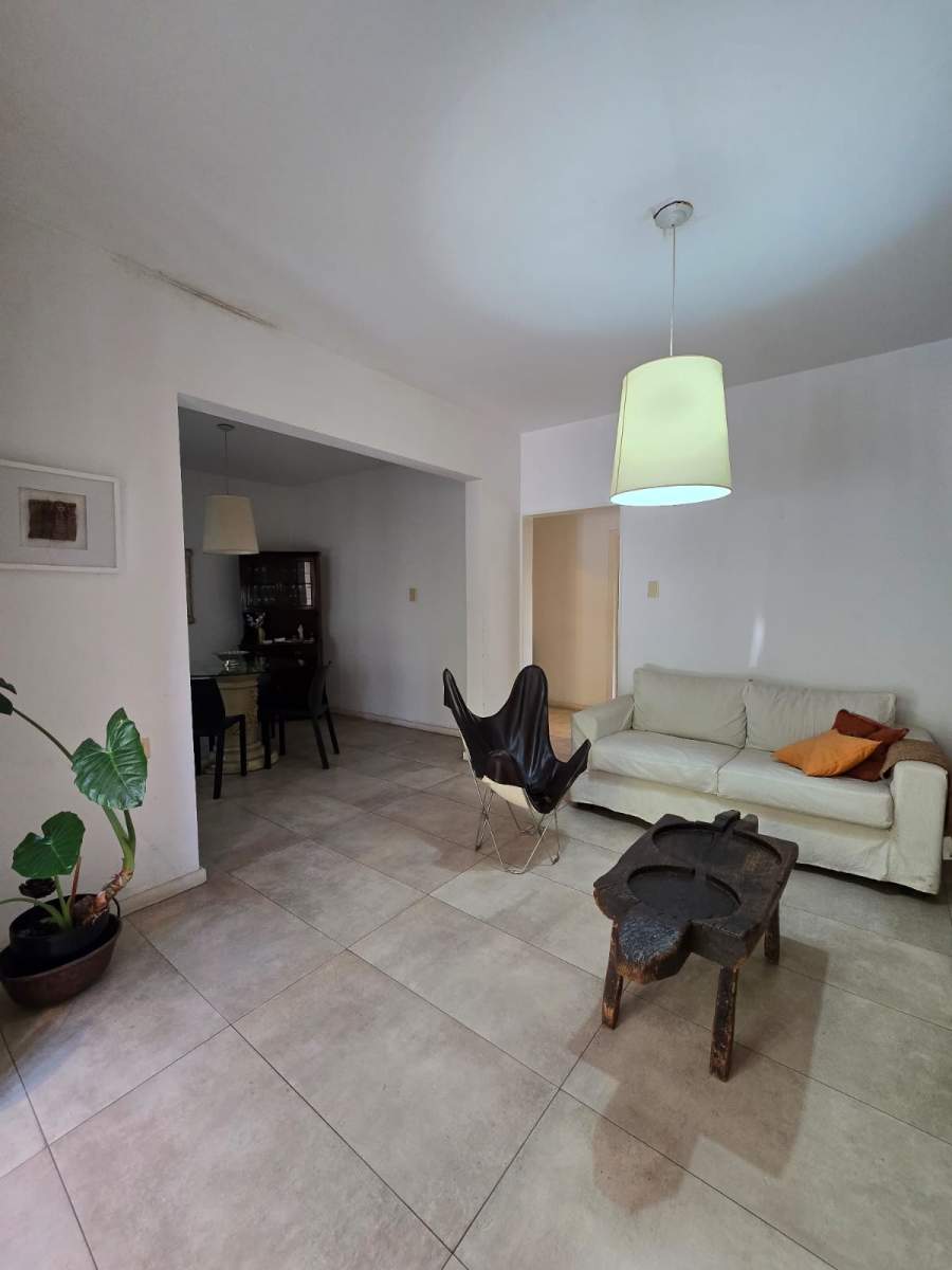 VENTA CASA EN BARRIO JARDIN DE 4 DORMITORIOS C GRAN PATIO EN EXCELENTE ESTADO !!! NO TE LA PIERDAS!!