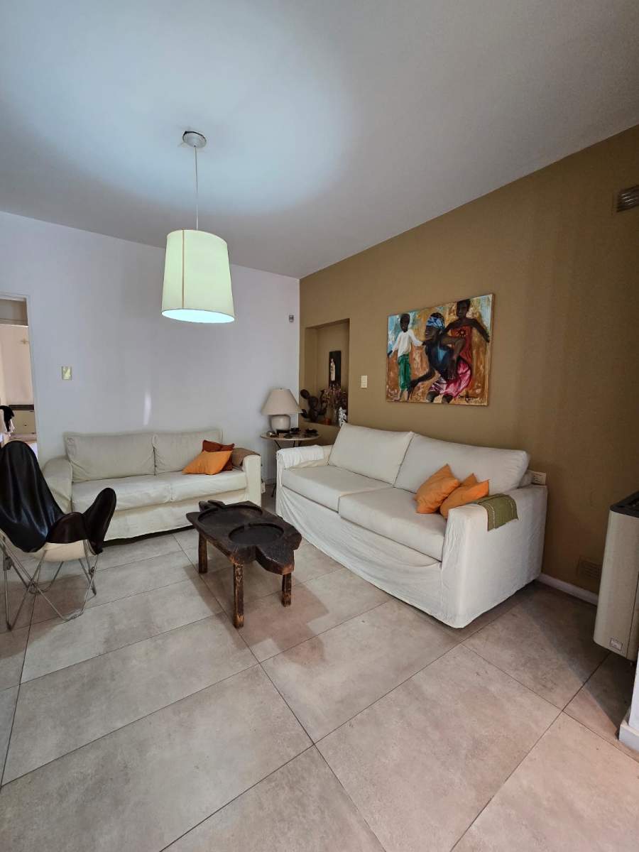 VENTA CASA EN BARRIO JARDIN DE 4 DORMITORIOS C GRAN PATIO EN EXCELENTE ESTADO !!! NO TE LA PIERDAS!!