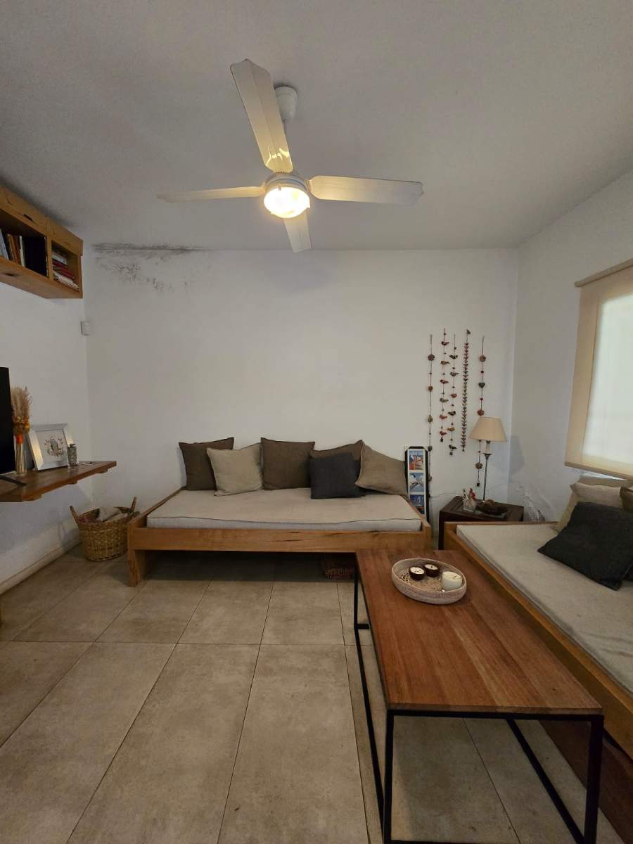VENTA CASA EN BARRIO JARDIN DE 4 DORMITORIOS C GRAN PATIO EN EXCELENTE ESTADO !!! NO TE LA PIERDAS!!