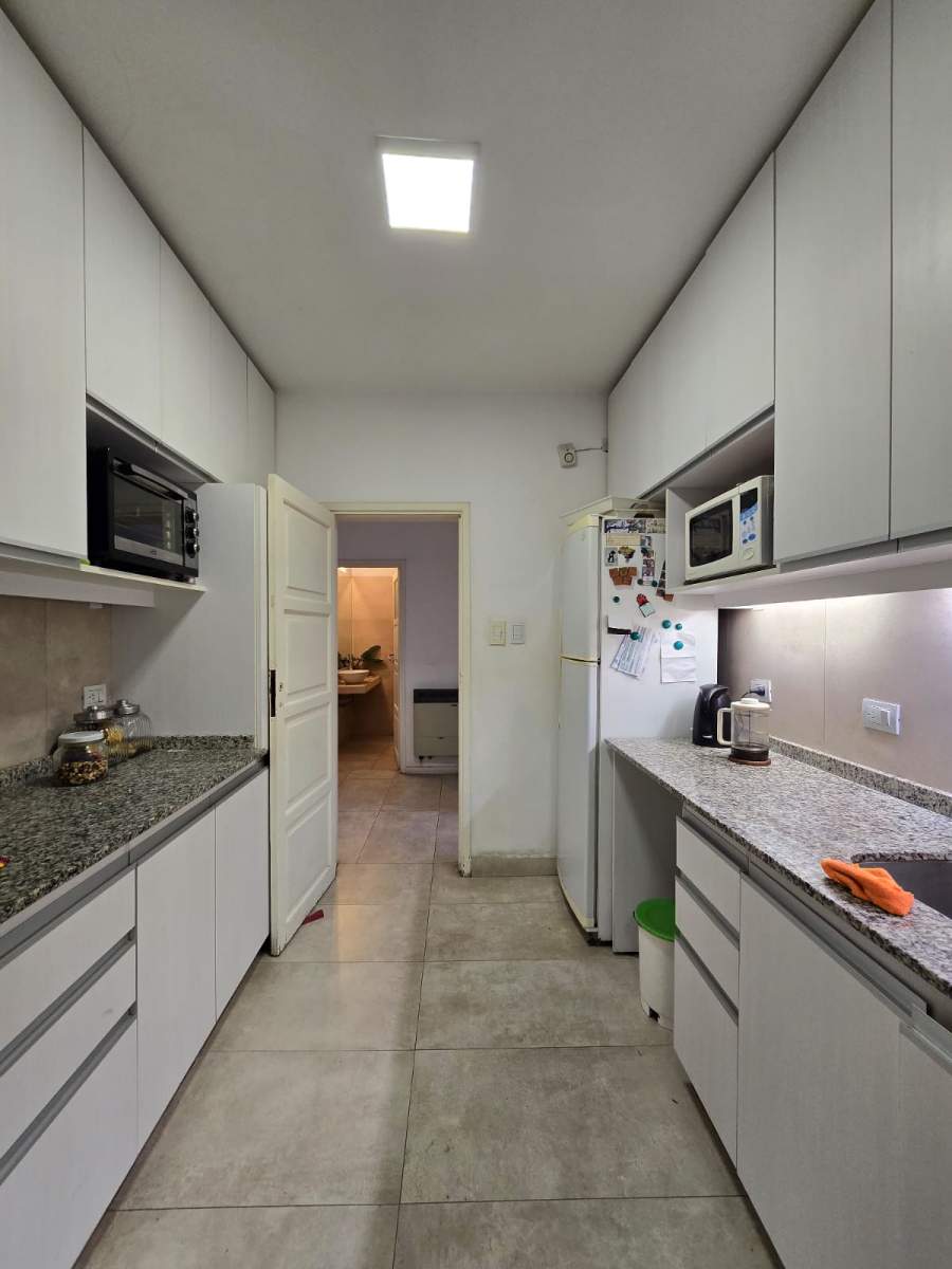VENTA CASA EN BARRIO JARDIN DE 4 DORMITORIOS C GRAN PATIO EN EXCELENTE ESTADO !!! NO TE LA PIERDAS!!