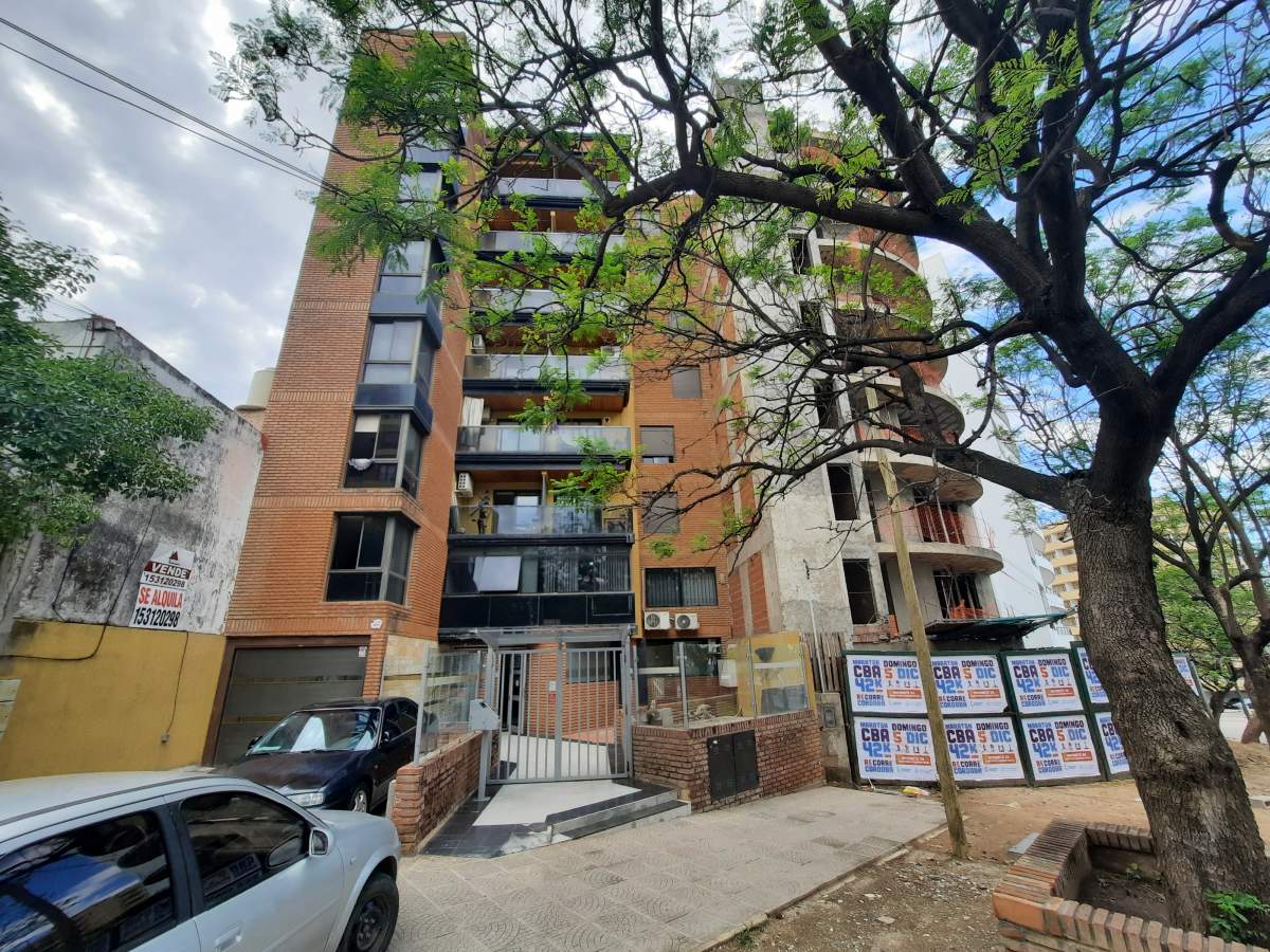 ZONA TRIBUNALES II - ALQUILO COCHERA PARA AUTO