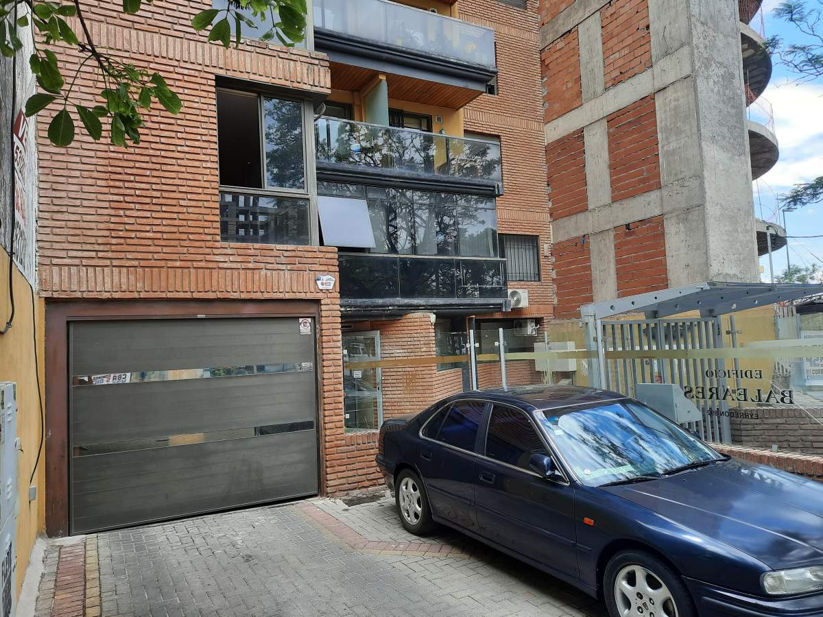 ZONA TRIBUNALES II - ALQUILO COCHERA PARA AUTO