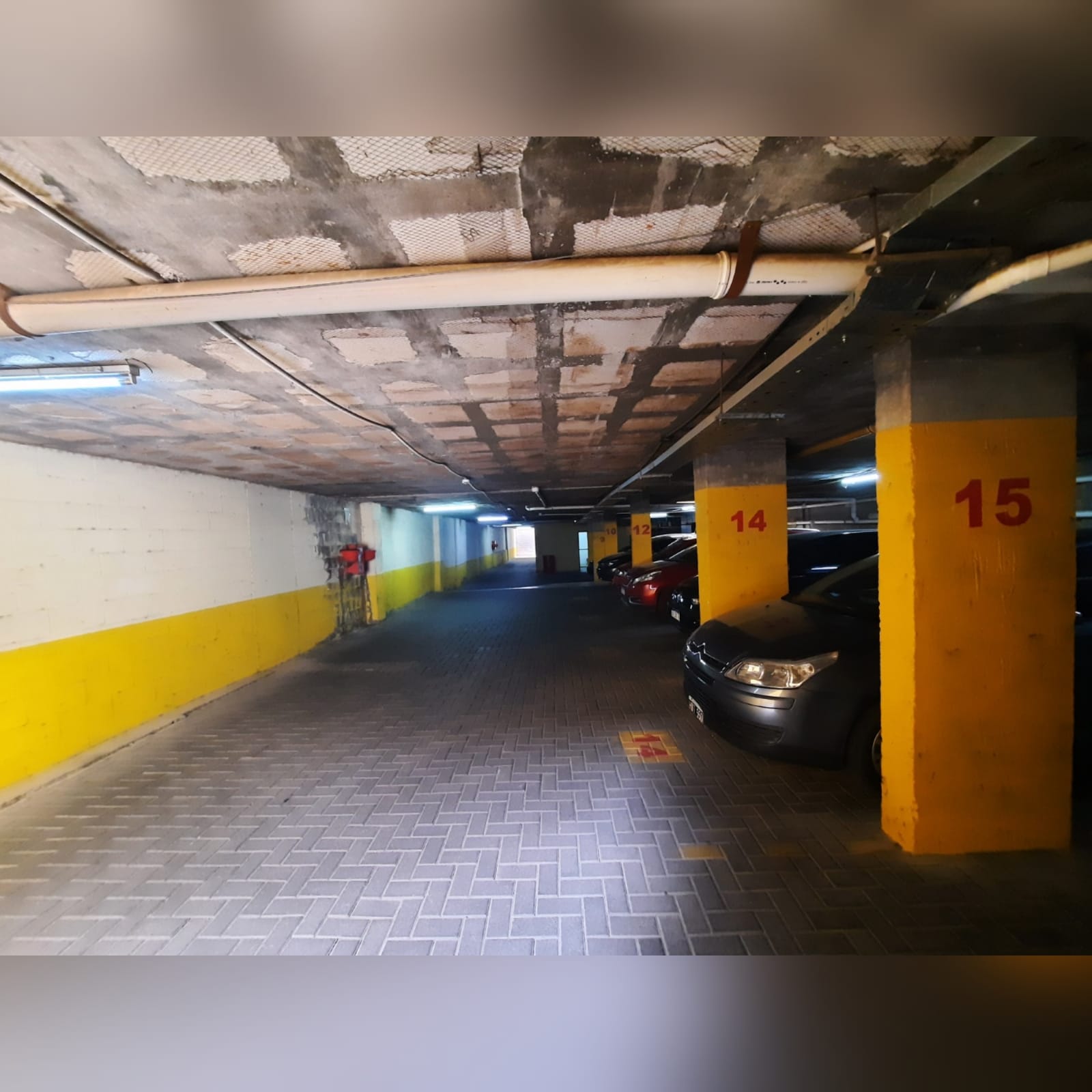 ZONA TRIBUNALES II - ALQUILO COCHERA PARA AUTO