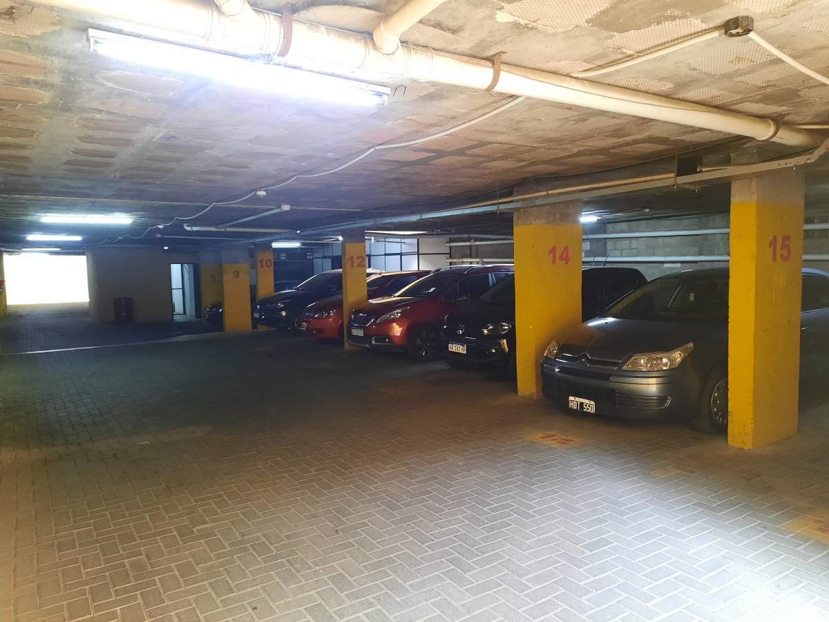 ZONA TRIBUNALES II - ALQUILO COCHERA PARA AUTO
