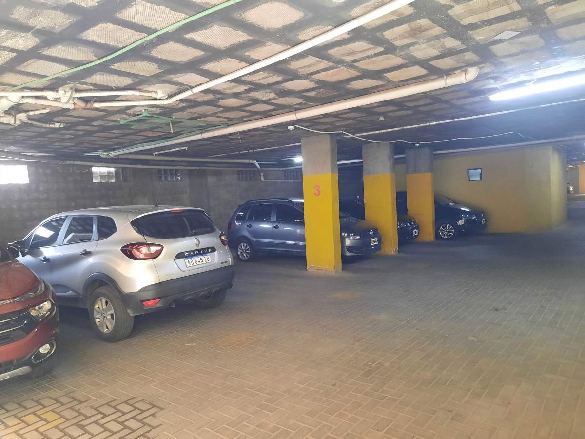 ZONA TRIBUNALES II - ALQUILO COCHERA PARA AUTO