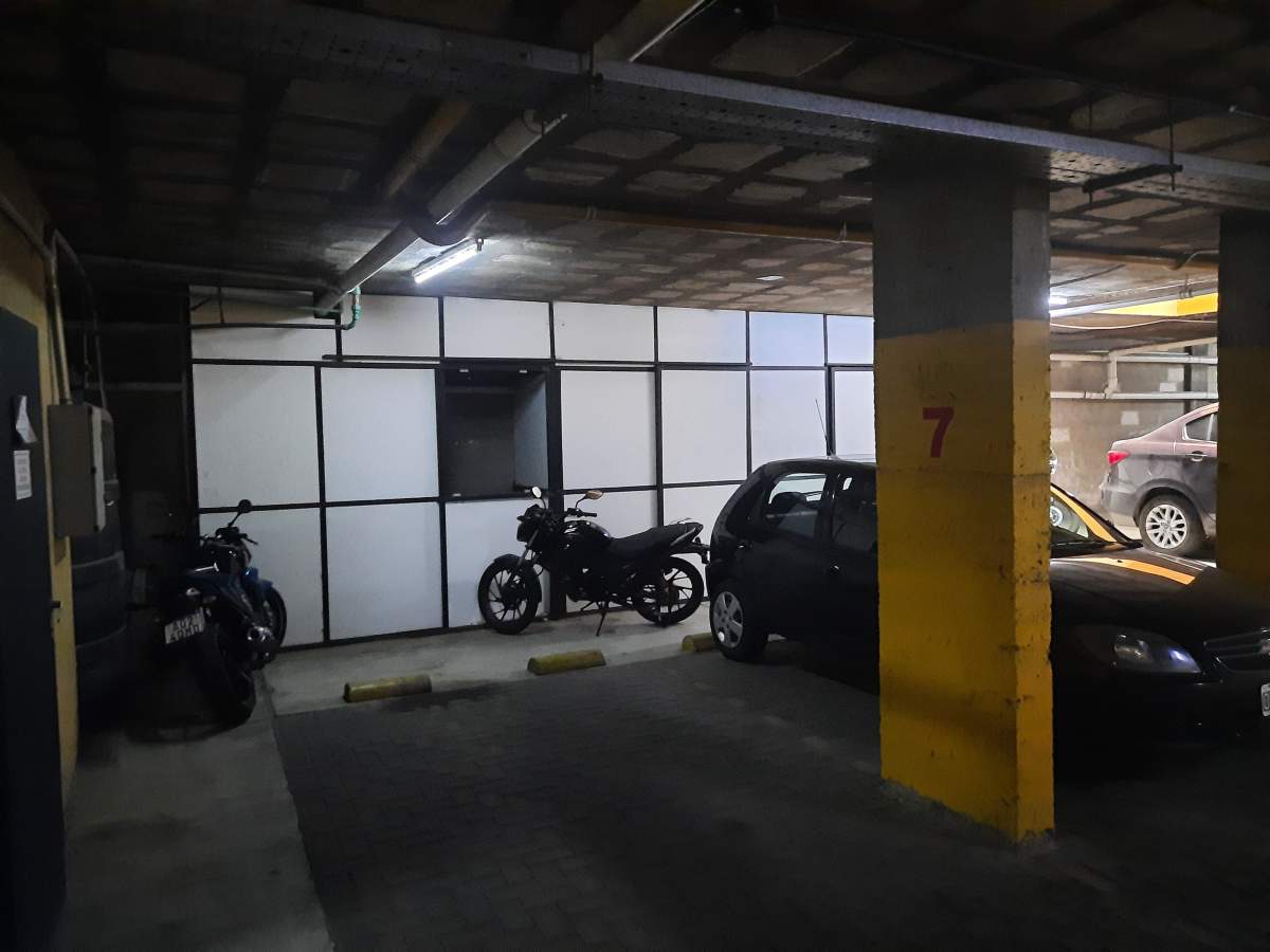 ZONA TRIBUNALES II - ALQUILO COCHERA PARA AUTO