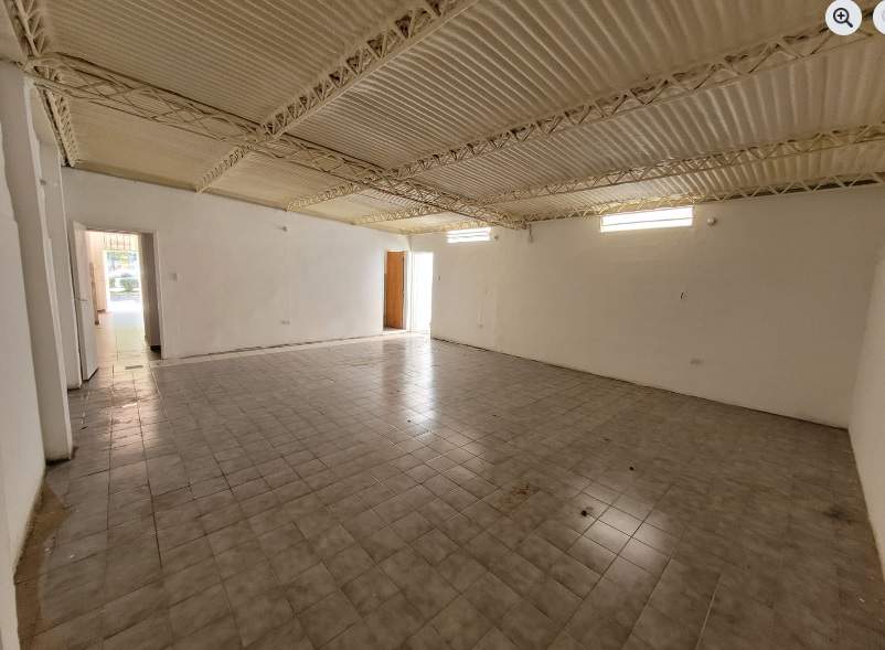Alquilo salón comercial  sexp. frente a Nuevo Centro Shopping