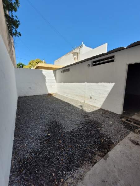 Alquilo salón comercial  sexp. frente a Nuevo Centro Shopping