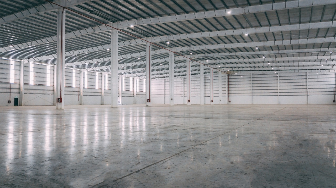 DEPOSITO AAA . 3000M2 CON OFICINAS . DOCKS, ALEROS Y ROCIADORES