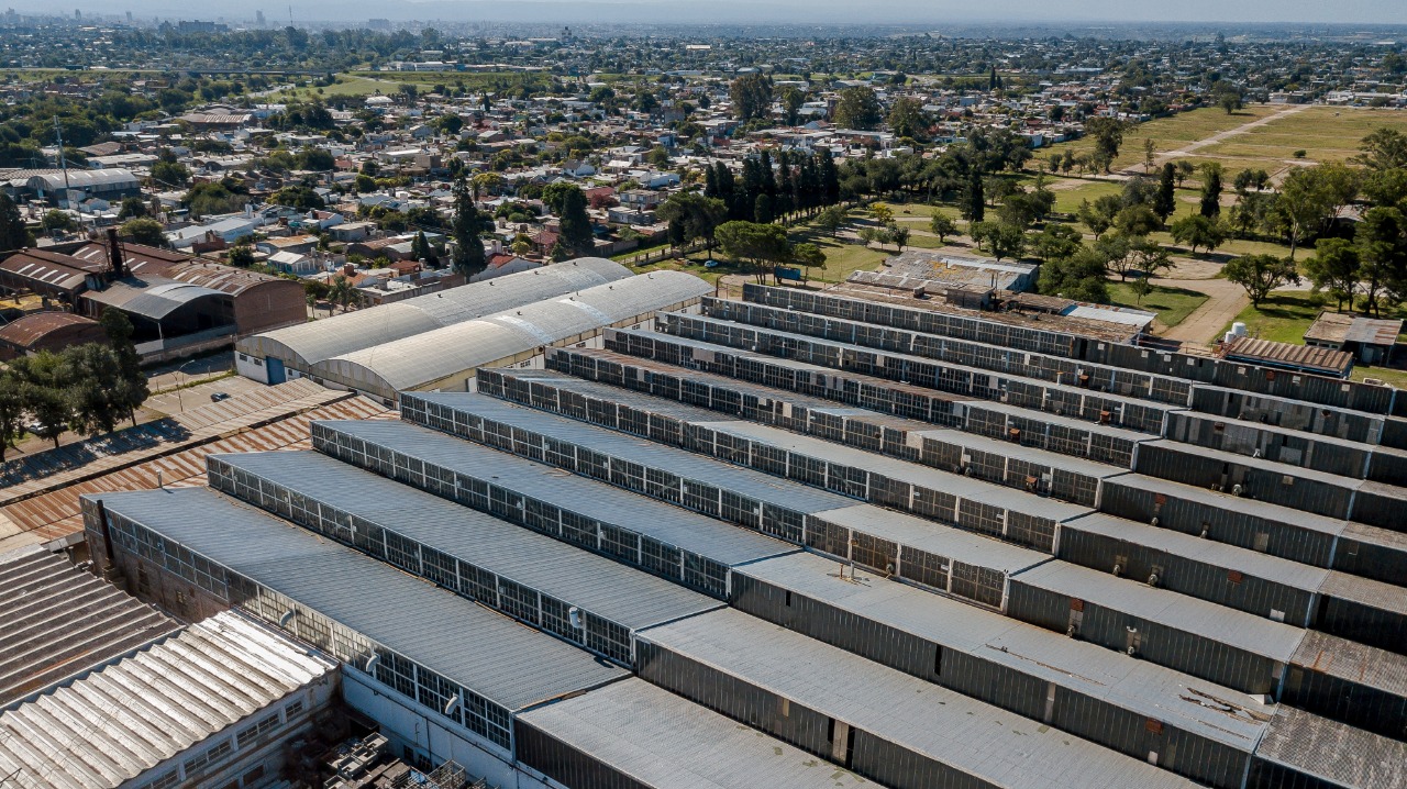 DEPOSITO AAA . 3000M2 CON OFICINAS . DOCKS, ALEROS Y ROCIADORES