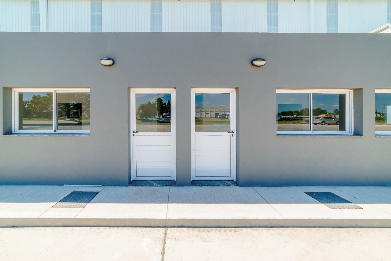 DEPOSITO AAA . 3000M2 CON OFICINAS . DOCKS, ALEROS Y ROCIADORES