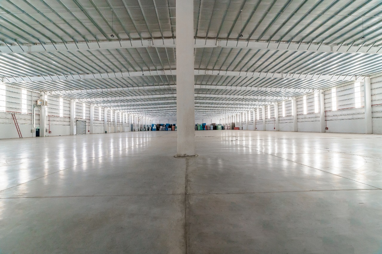 DEPOSITO AAA . 3000M2 CON OFICINAS . DOCKS, ALEROS Y ROCIADORES