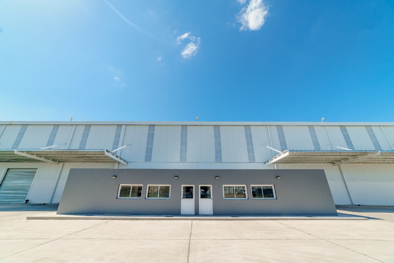 DEPOSITO AAA . 3000M2 CON OFICINAS . DOCKS, ALEROS Y ROCIADORES