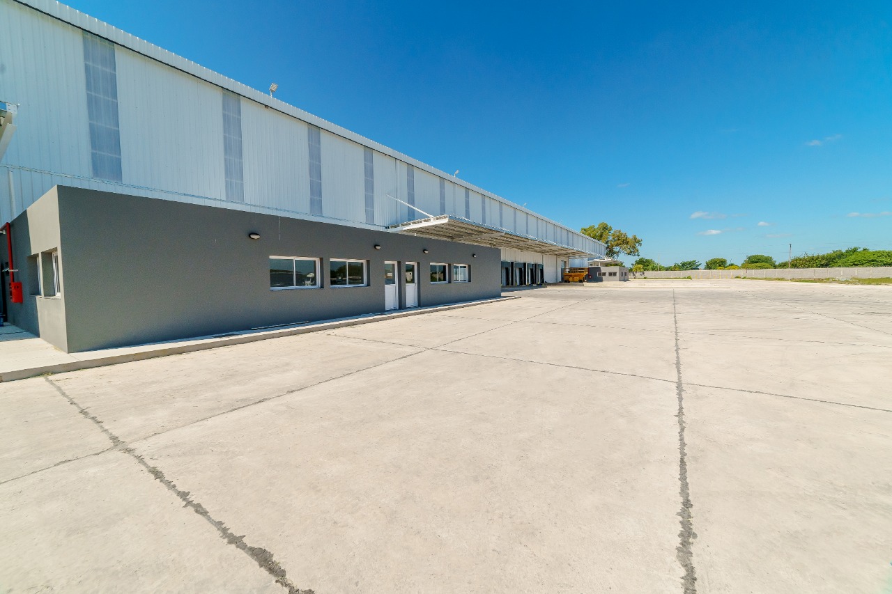 DEPOSITO AAA . 3000M2 CON OFICINAS . DOCKS, ALEROS Y ROCIADORES
