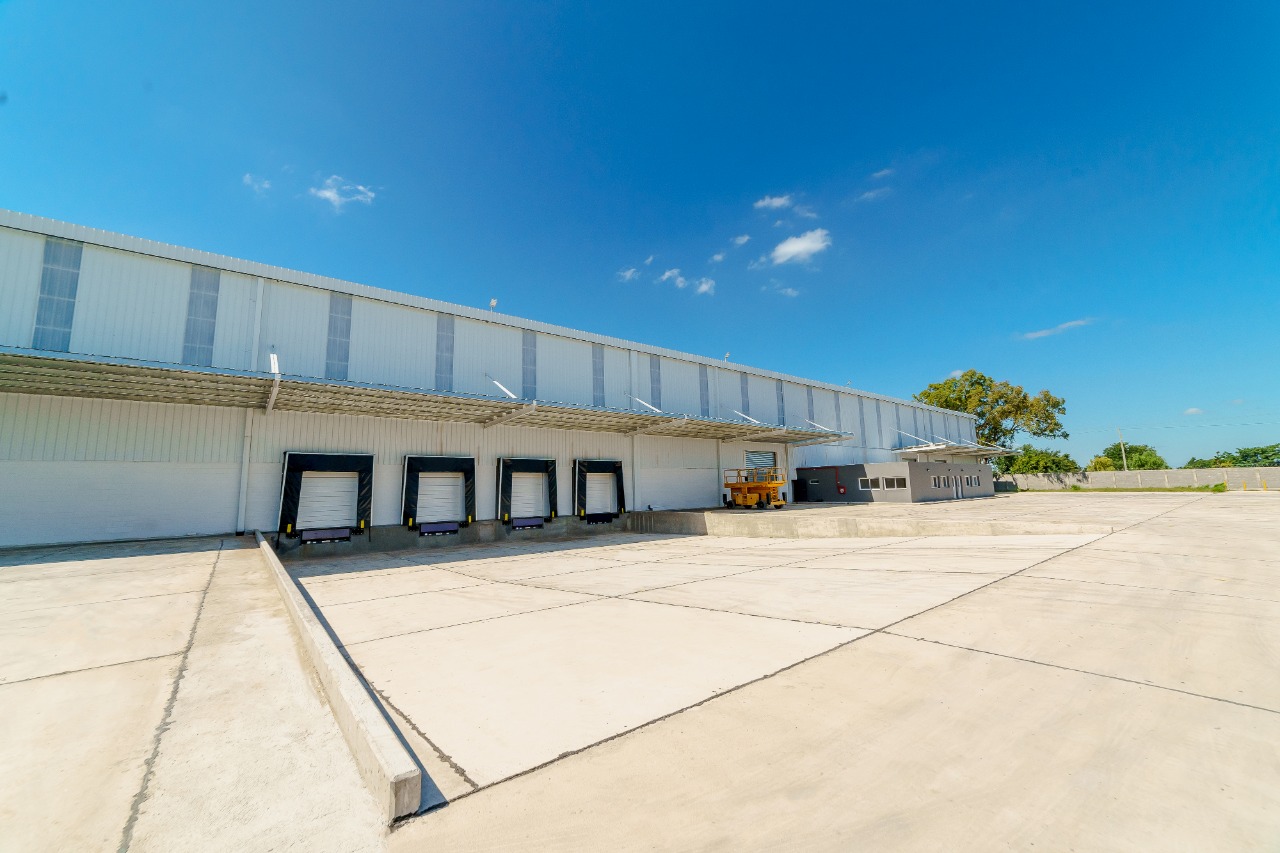 DEPOSITO AAA . 3000M2 CON OFICINAS . DOCKS, ALEROS Y ROCIADORES
