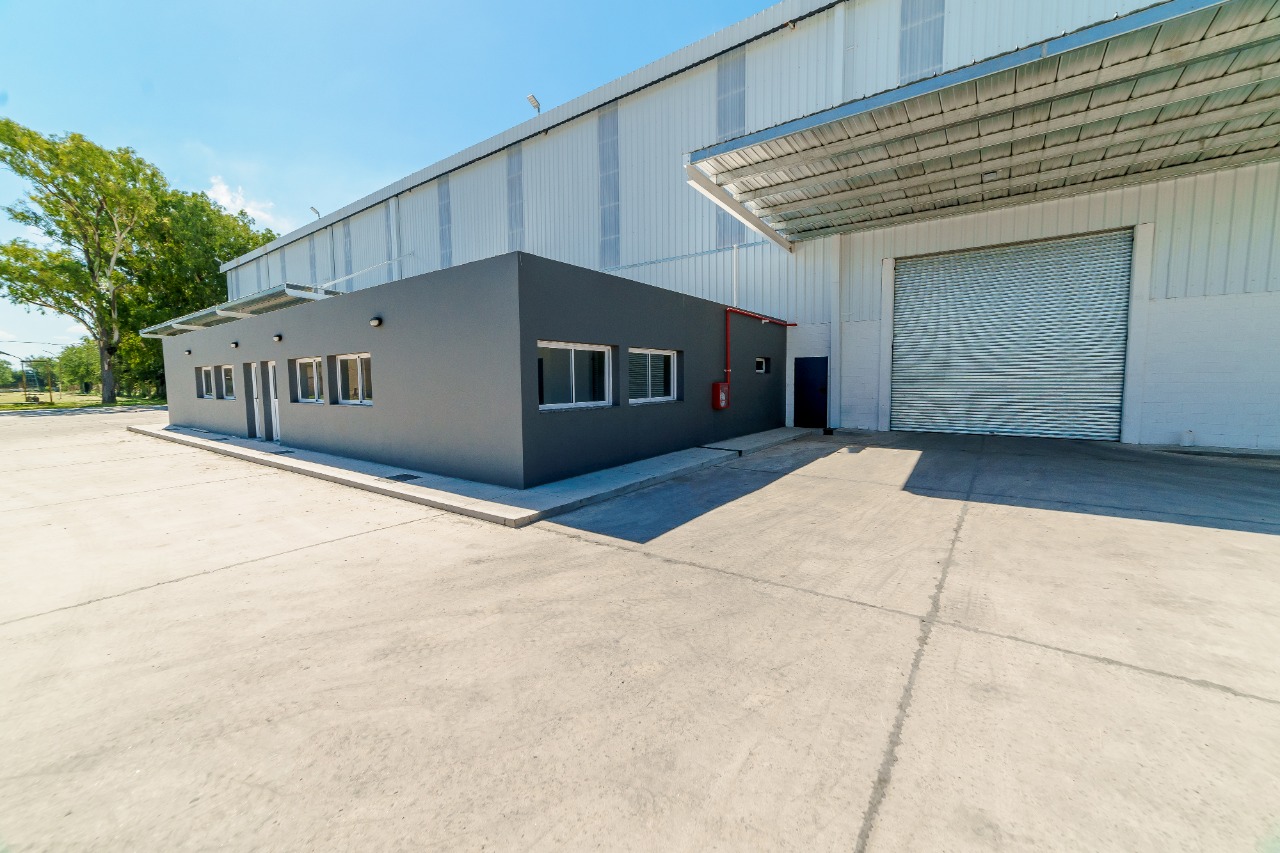 DEPOSITO AAA . 3000M2 CON OFICINAS . DOCKS, ALEROS Y ROCIADORES