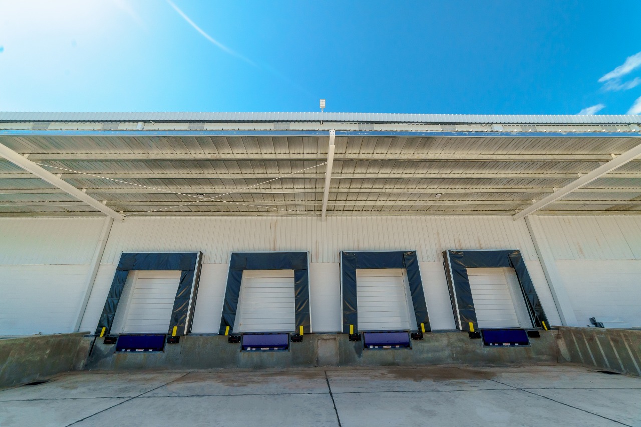 DEPOSITO AAA . 3000M2 CON OFICINAS . DOCKS, ALEROS Y ROCIADORES